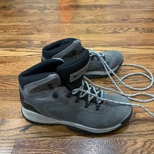 COLUMBIA HIKING BOOTS